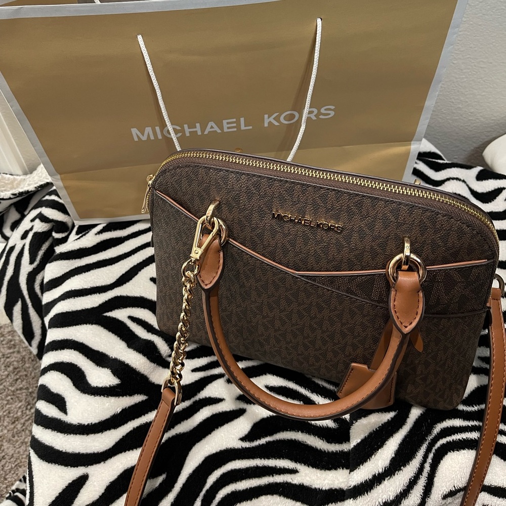 Michael Kors Medium Logo Dome Satchel 🛍